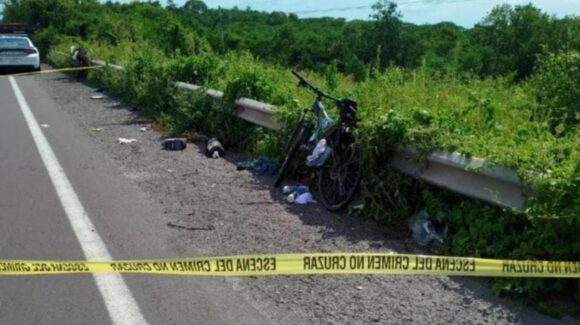 Mujer ciclista pierde la vida al ser atropellada en la Maxipista en San Ignacio, Sinaloa