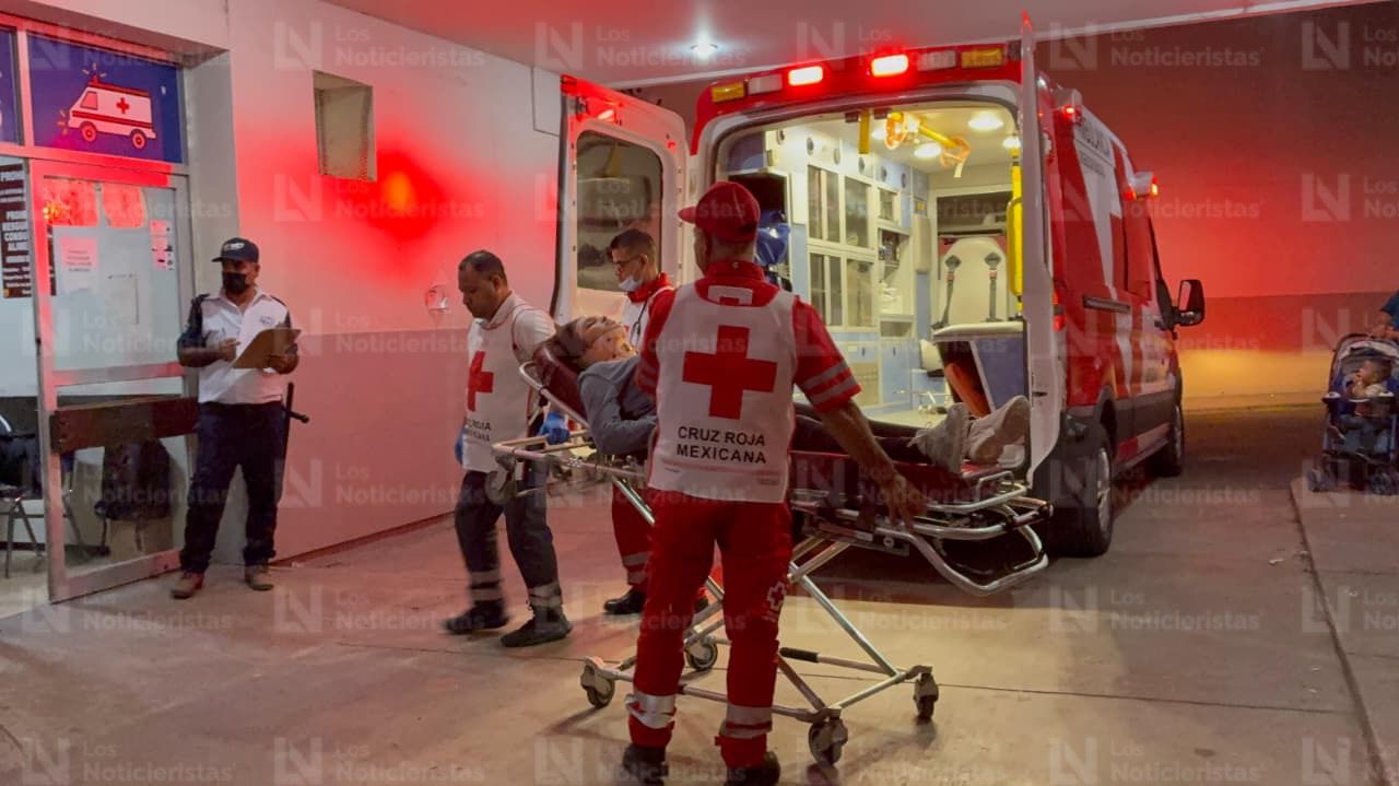 Mujer y bebé resultan lesionados tras accidente en El Colorado, Ahome