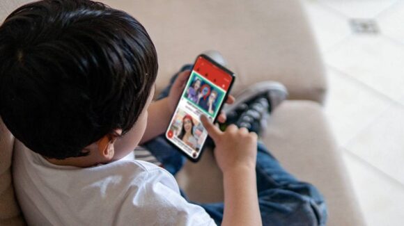 TikTok rechaza acusaciones de Bruselas sobre diseño adictivo