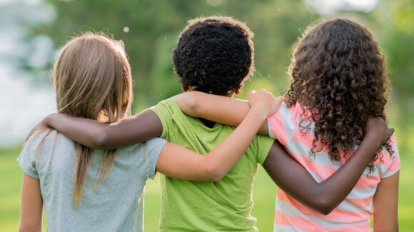 Unicef y YouTube lanzan curso gratuito para criar a niños sin violencia