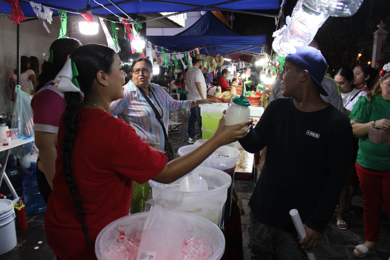 Miles disfrutaron en Mazatlán del Grito de Independencia.