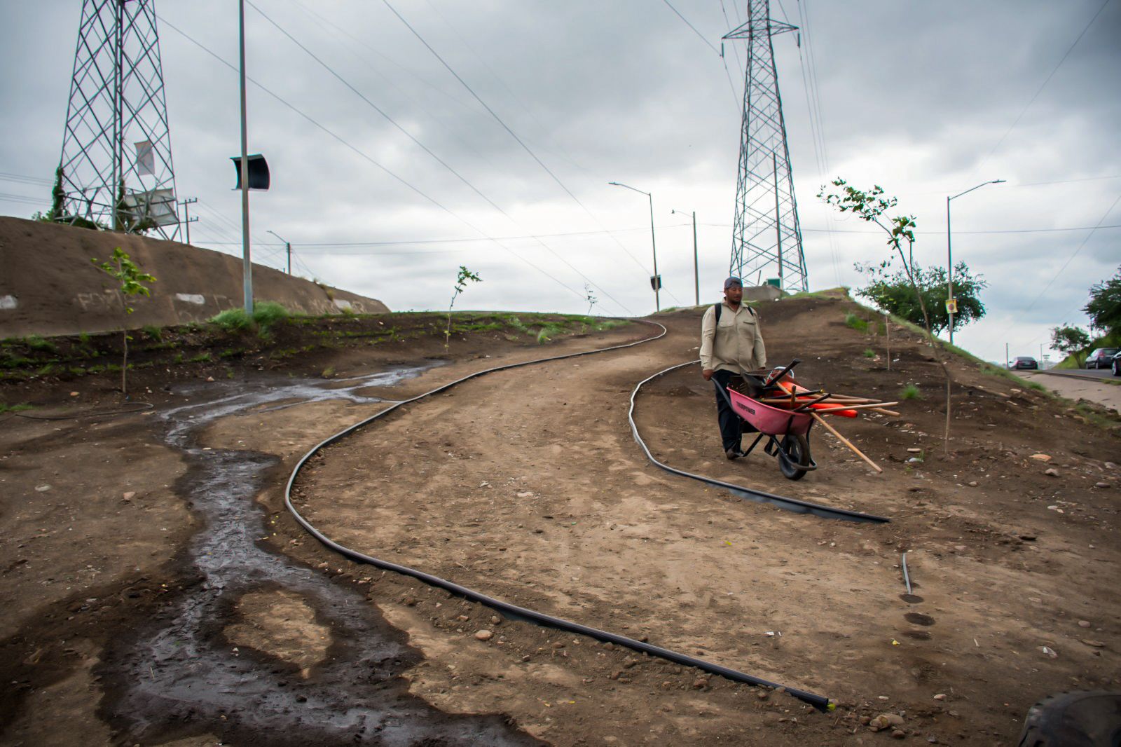 Construcción de muro de contención en arroyo de la 5 de Febrero en Culiacán