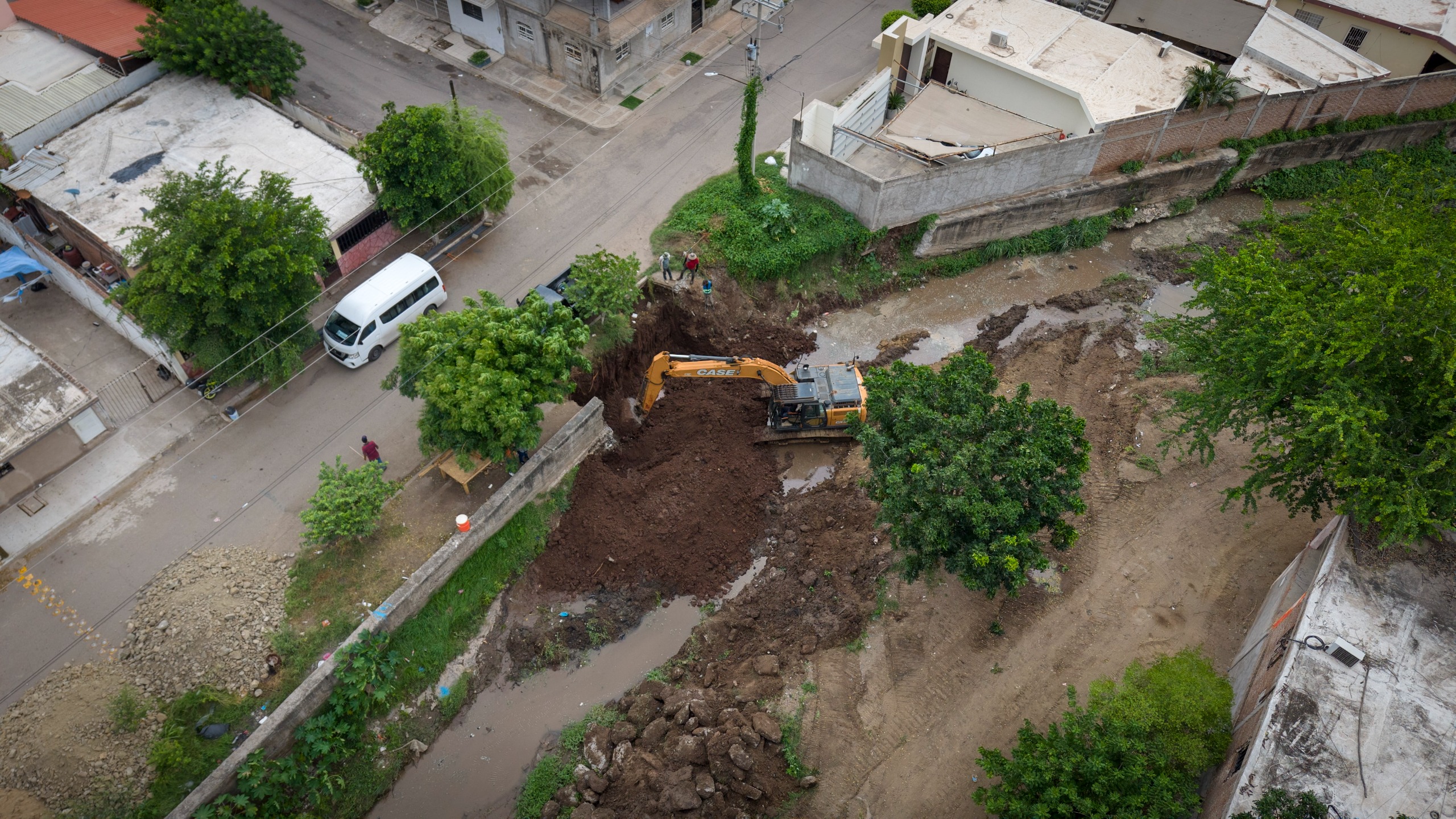 Construcción de muro de contención en arroyo de la 5 de Febrero en Culiacán