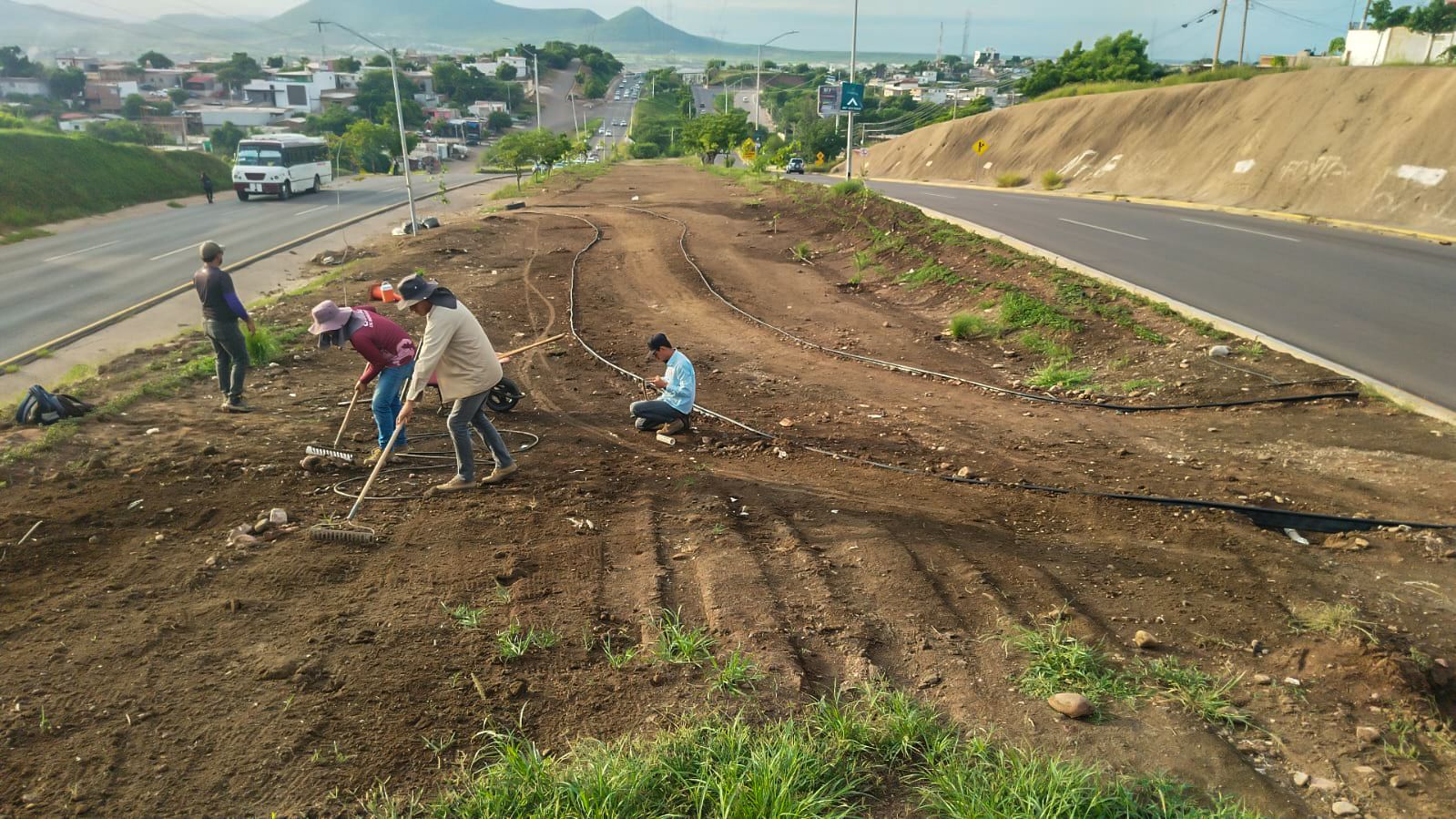 Construcción de muro de contención en arroyo de la 5 de Febrero en Culiacán