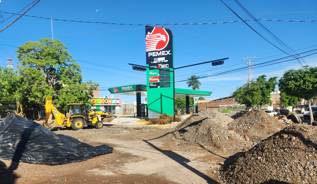 Obras en calle Cuauhtémoc en Guasave, Sinaloa