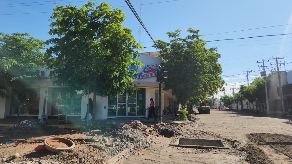 Obras en calle Cuauhtémoc en Guasave, Sinaloa