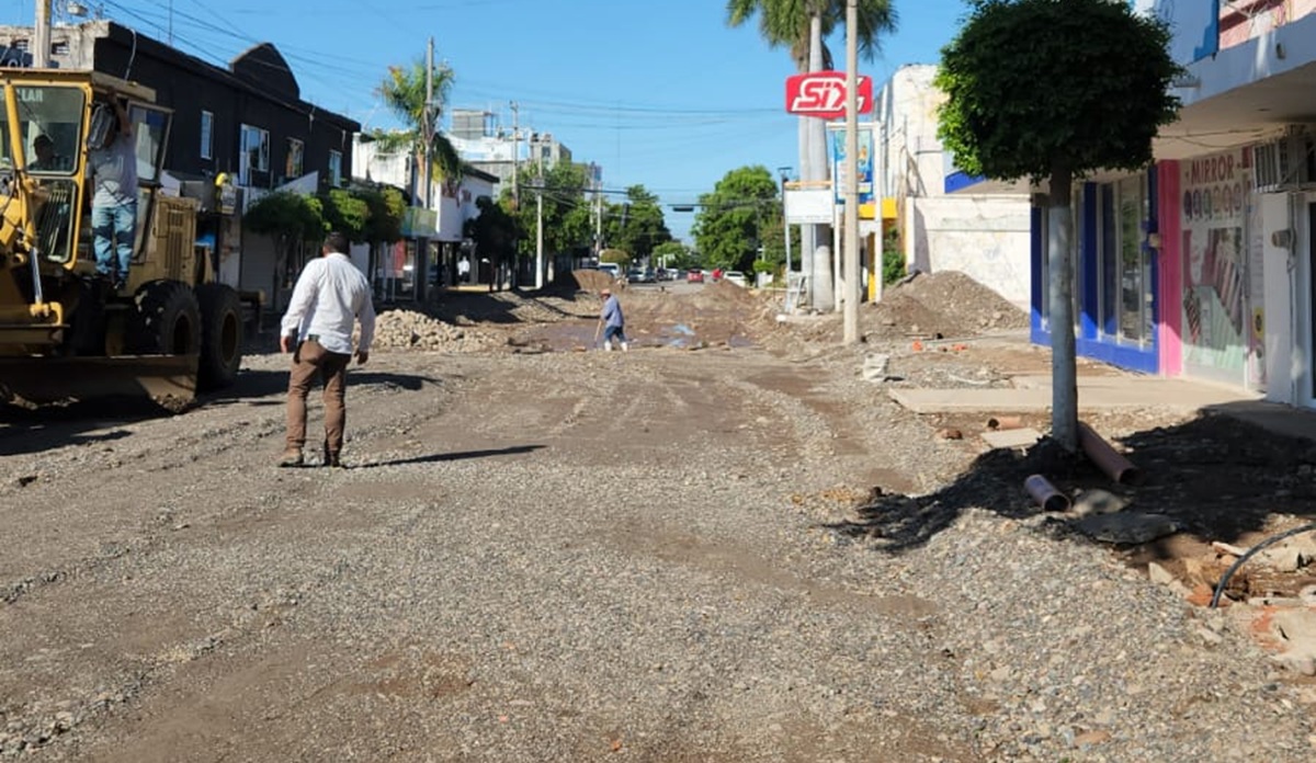 Obras en calle Cuauhtémoc en Guasave, Sinaloa