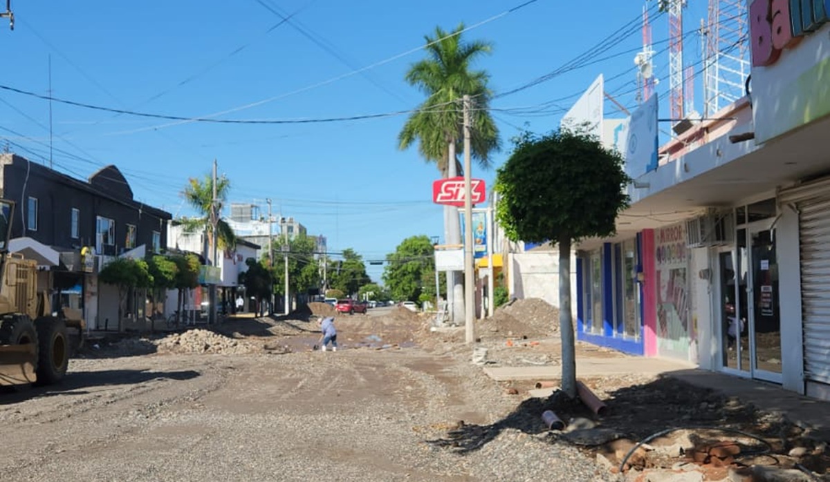 Obras en calle Cuauhtémoc en Guasave, Sinaloa