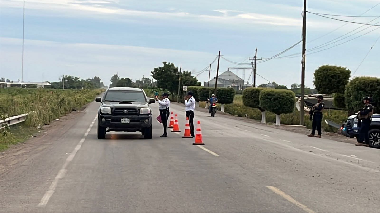 Operativo de la Policía para revisar polarizado de vehículos