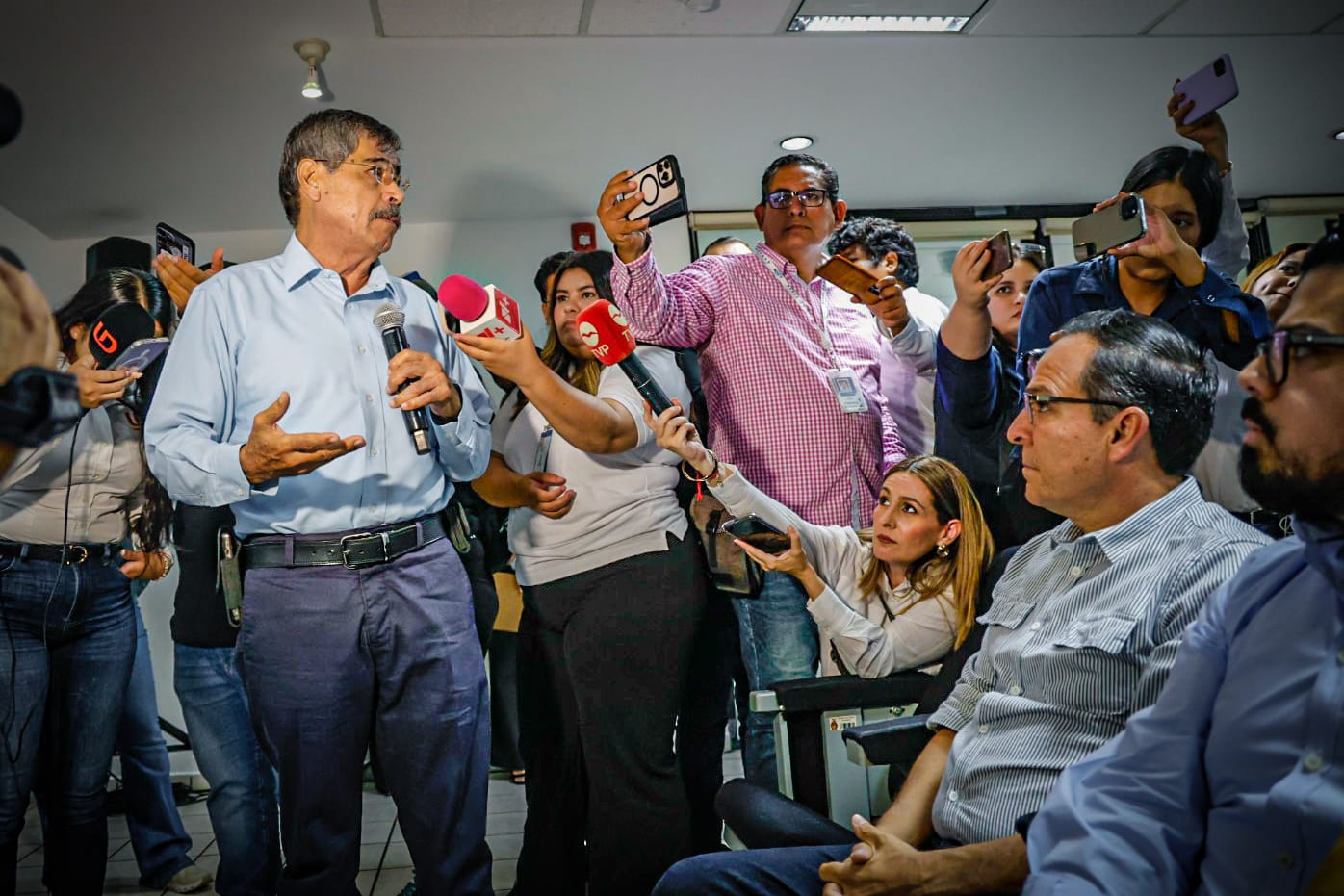 oscar loza ochoa en la inauguracion de la nueva vicefiscalia