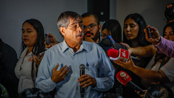 Pide Rubén Rocha públicamente a Óscar Loza ser defensor de los derechos humanos y no activista