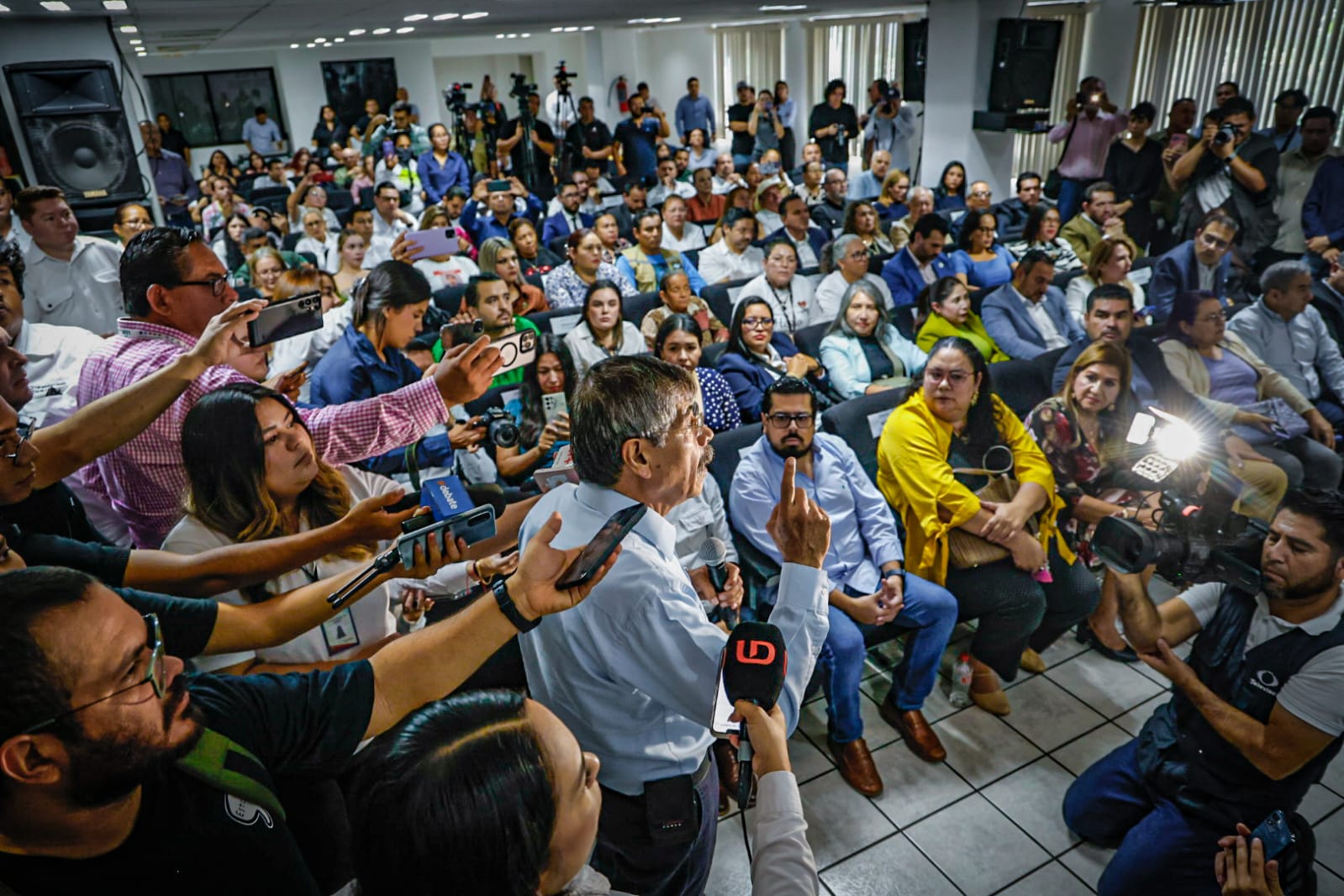 oscar loza ochoa en la inauguracion de la nueva vicefiscalia