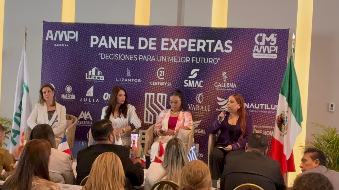 Panel "Decisiones para un mejor futuro" en Mazatlán, Sinaloa