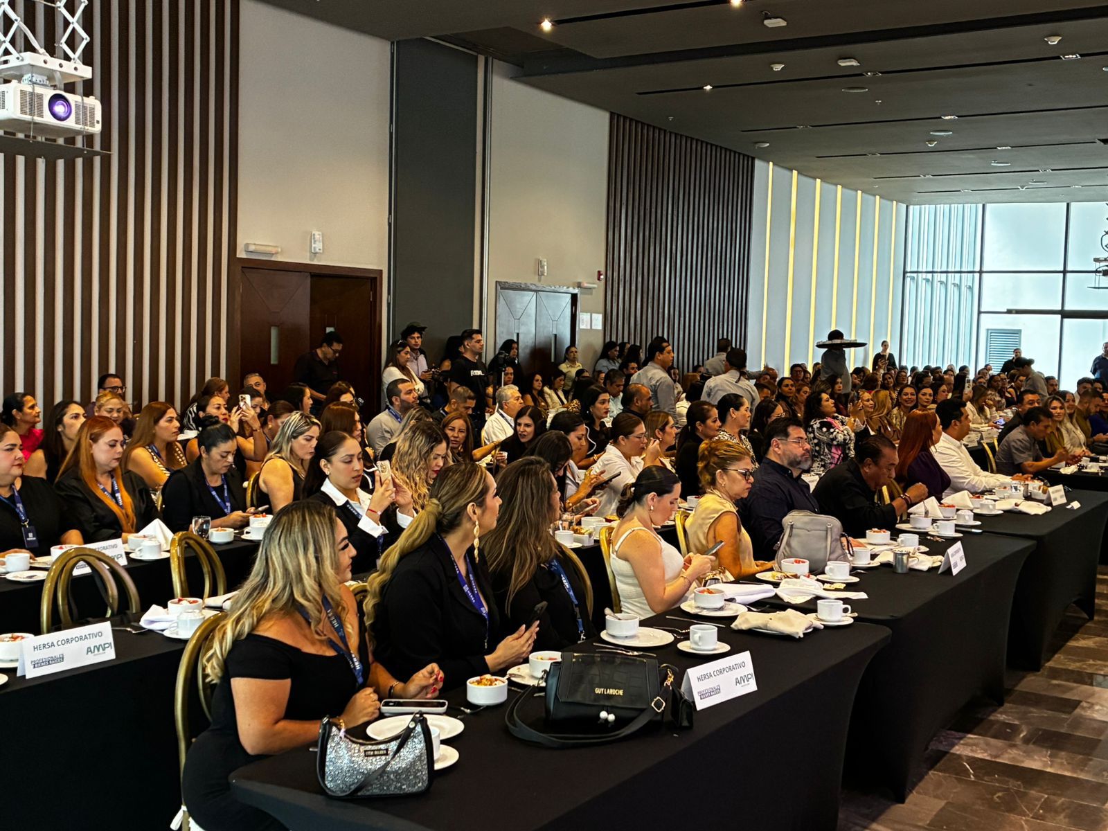 Panel "Decisiones para un mejor futuro" en Mazatlán, Sinaloa