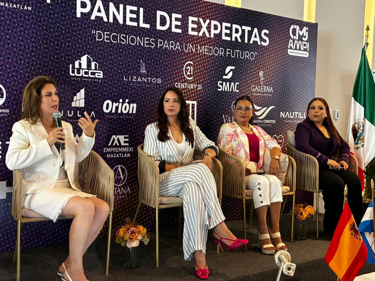 Panel "Decisiones para un mejor futuro" en Mazatlán, Sinaloa