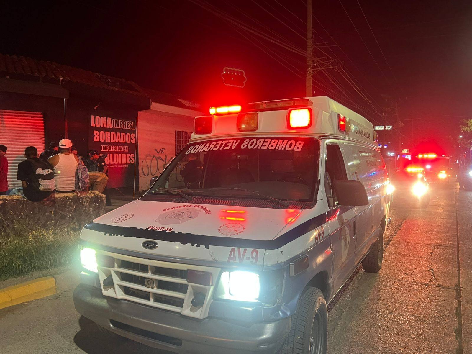 paramedicos se presentaron al lugar del accidente en mazatlan