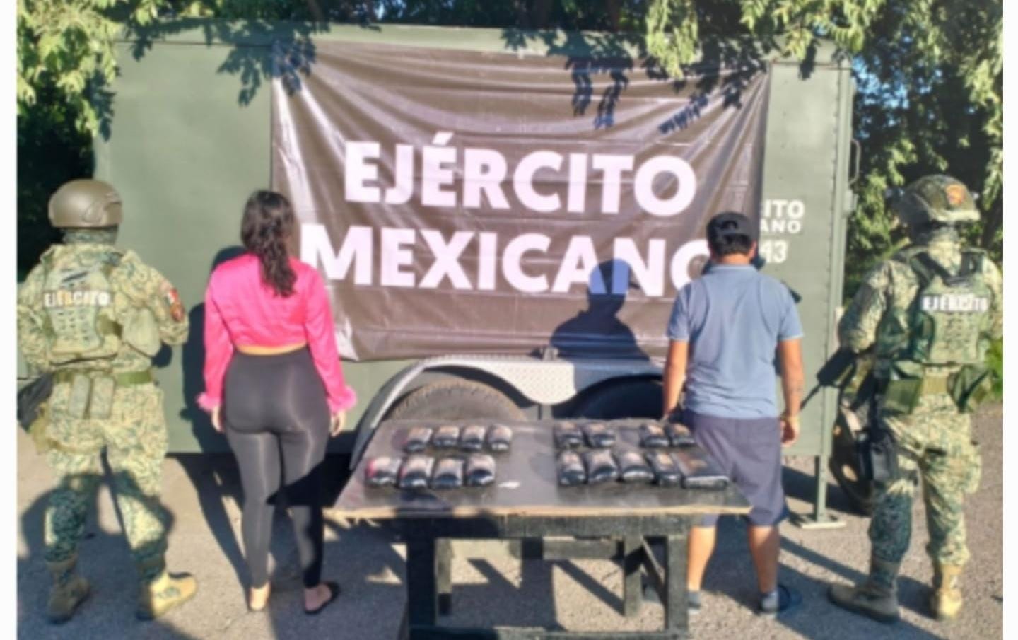 Pareja detenida en El Desengaño en la México 15