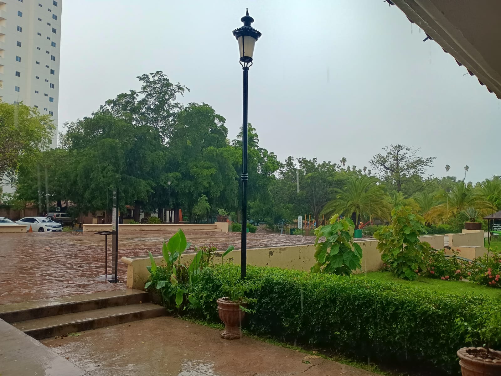 Parque Sinaloa de Los Mochis inundado tras las lluvias