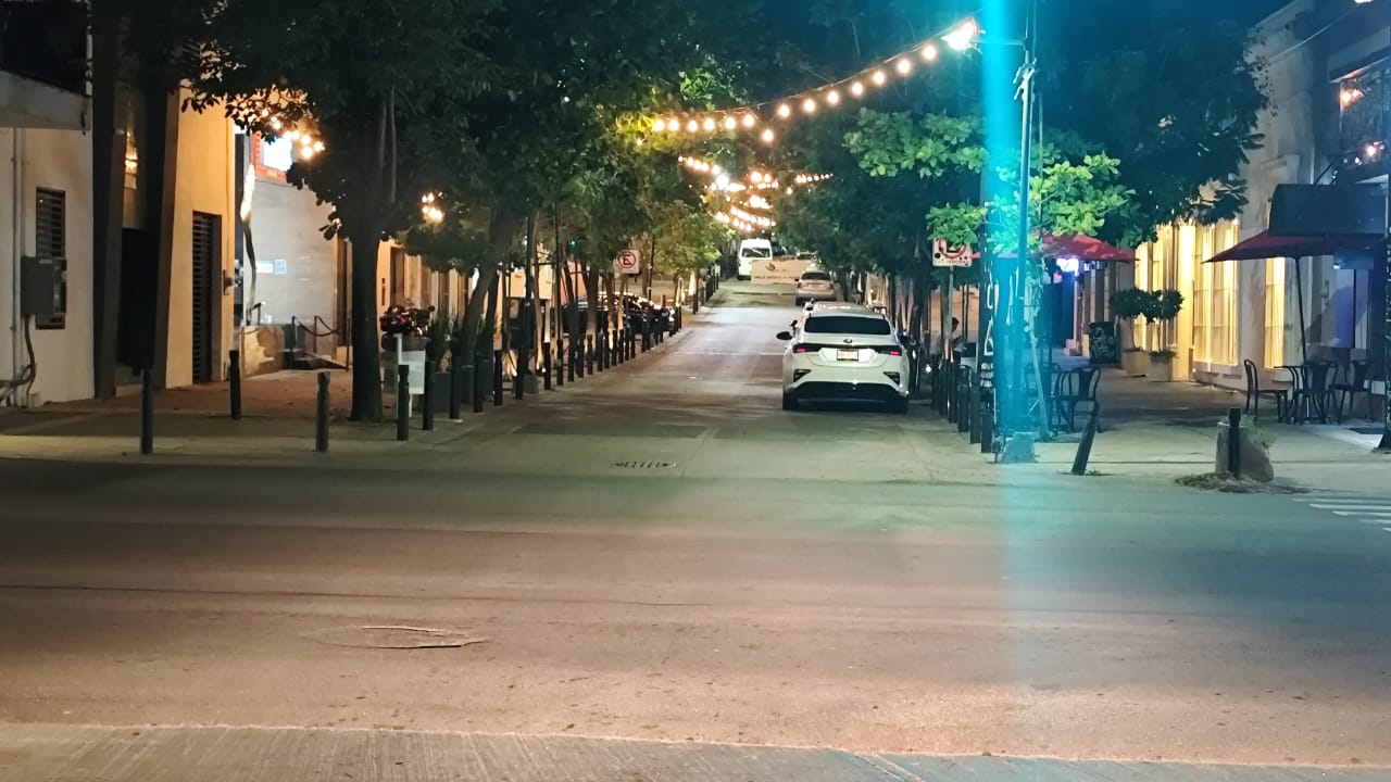 Paseo del Ángel de noche, en Culiacán