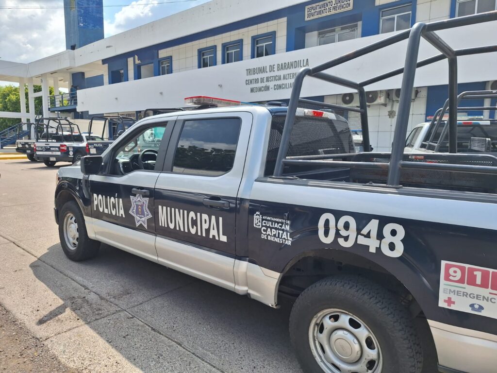 patrulla policía municipal