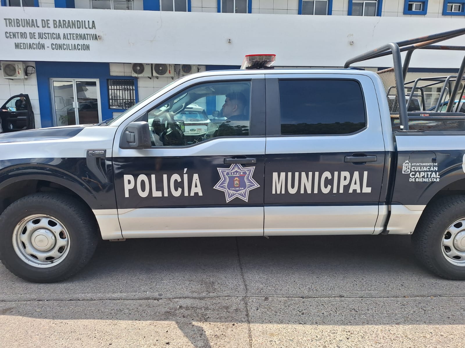 patrulla policía municipal