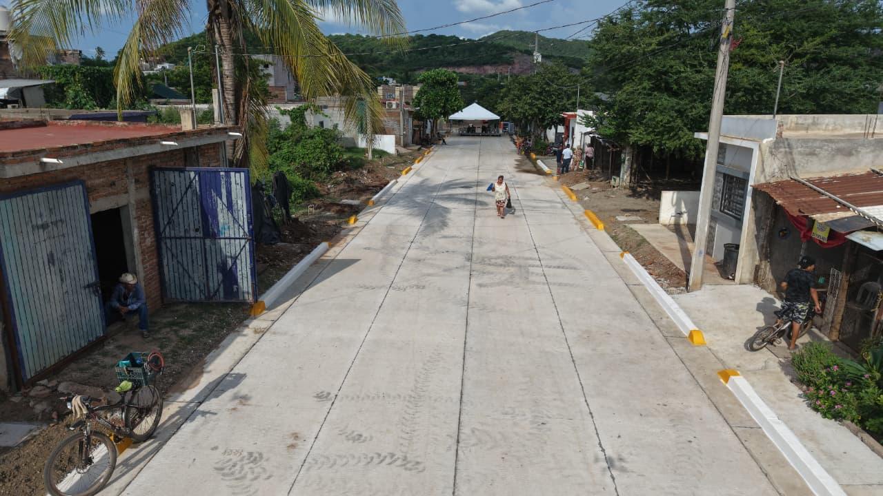 Pavimentan la calle Orquídeas, en Mazatlán, Sinaloa