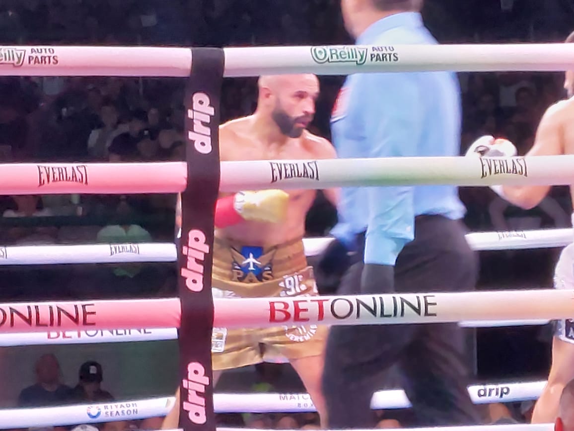 Eduardo "Sugar" Núñez retiene campeonato mundial Superpluma, en Los Mochis