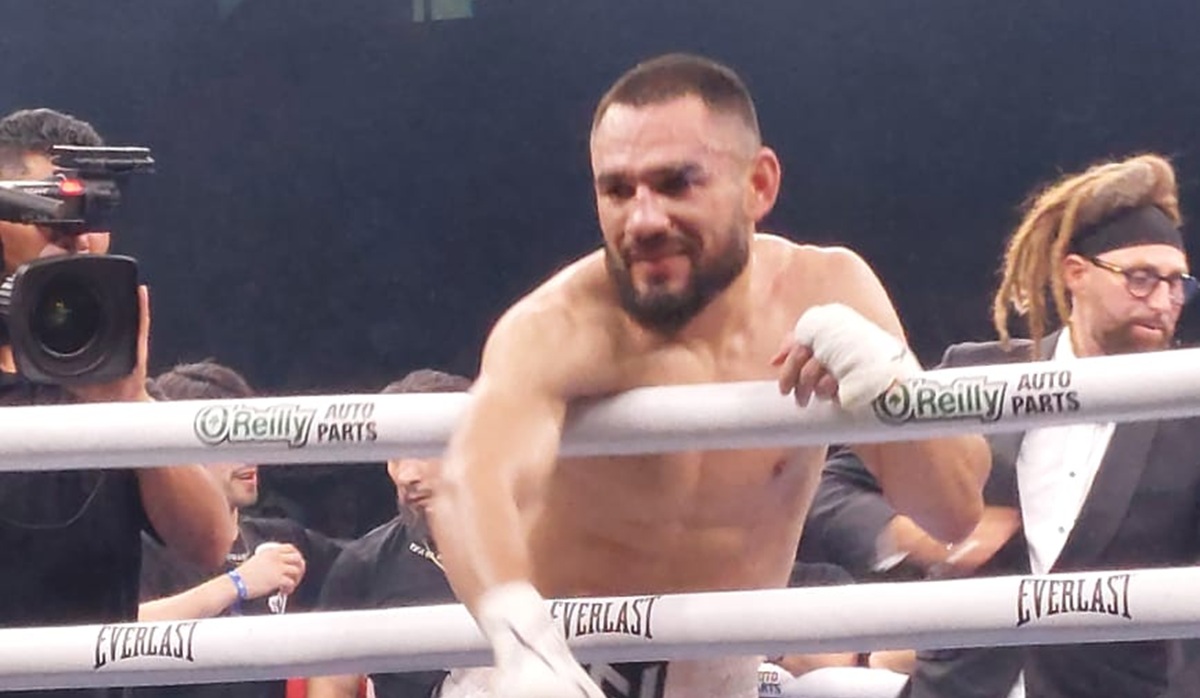 Eduardo "Sugar" Núñez retiene campeonato mundial Superpluma, en Los Mochis