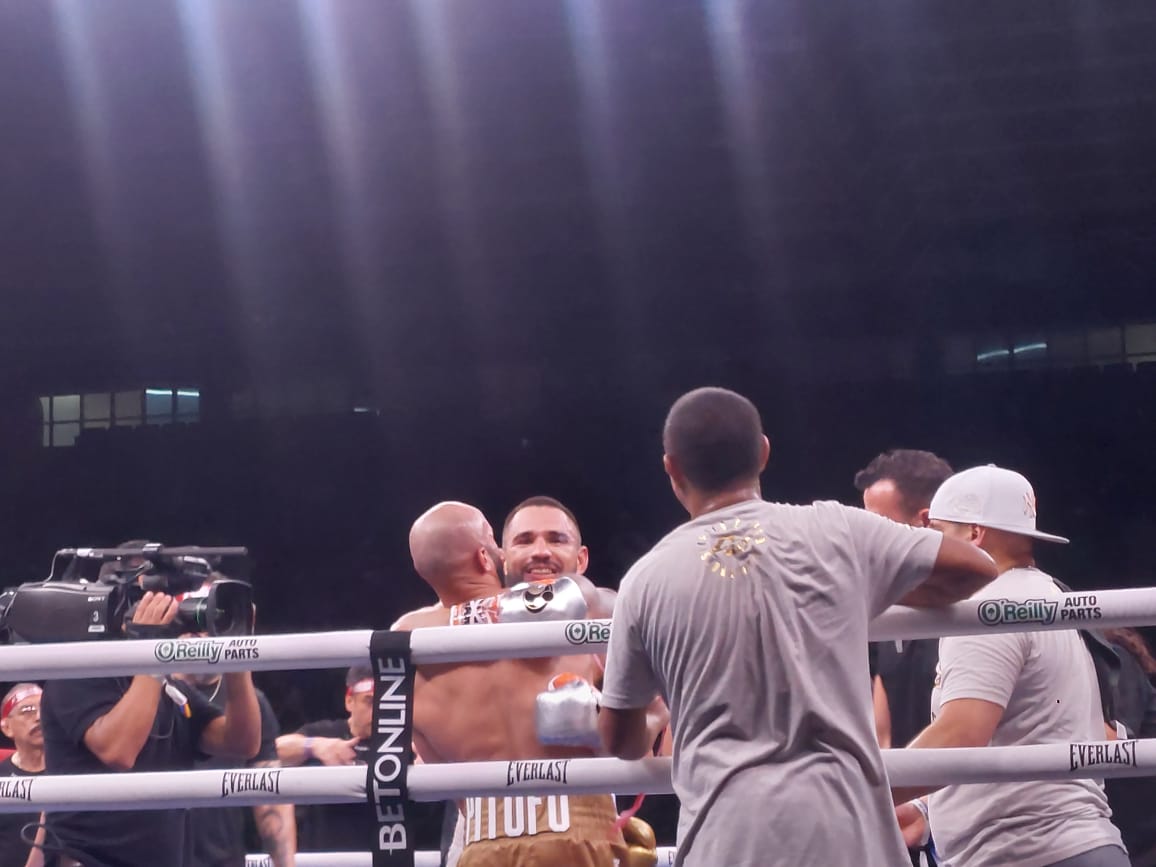 Eduardo "Sugar" Núñez retiene campeonato mundial Superpluma, en Los Mochis