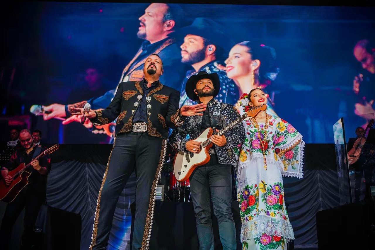 Pepe, Leonardo y Angela Aguilar