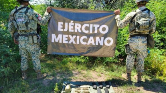 Militares aseguran un arma, municiones, droga y destruyen narcolaboratorios en Sinaloa