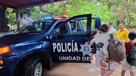 Activan operativos y refugios temporales por lluvias en Ahome
