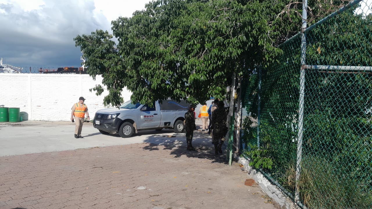 Pescador pierde la vida en altamar y lo trasladan a Mazatlán