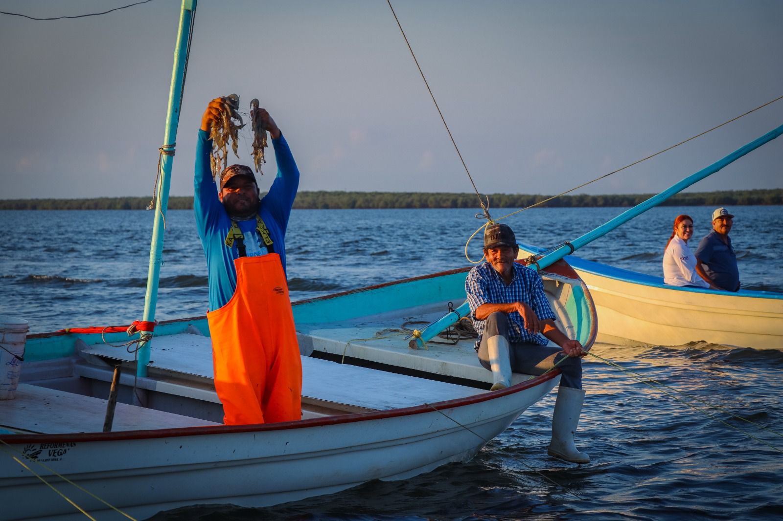 pescadores en panga