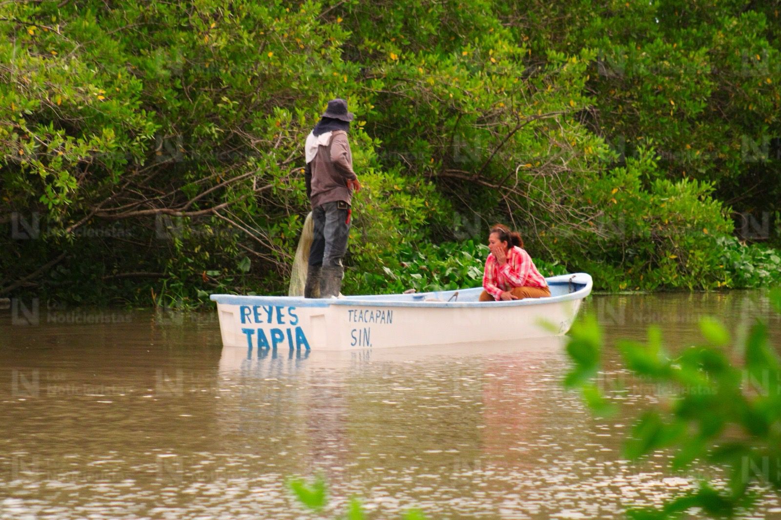 Pescadores de El Ostial en Mazatlán, Sinaloa inicia la zafra camaronera