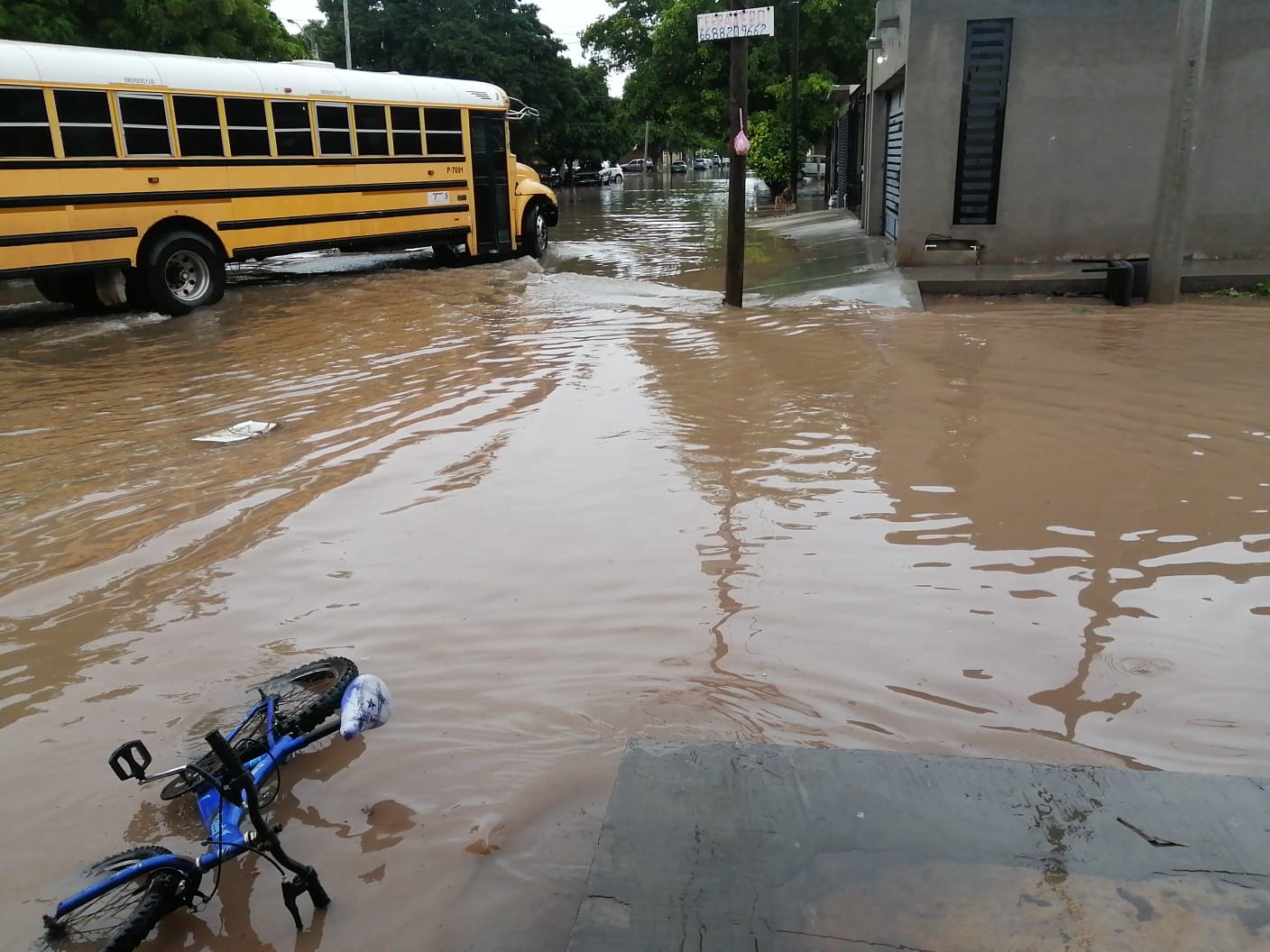Vecinos de Las Mañanitas, Los Mochis, piden ayuda por inundación