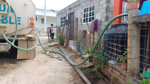 Jumapam refuerza abasto de agua en Los Zapotes, Mazatlán con apoyo de pipas