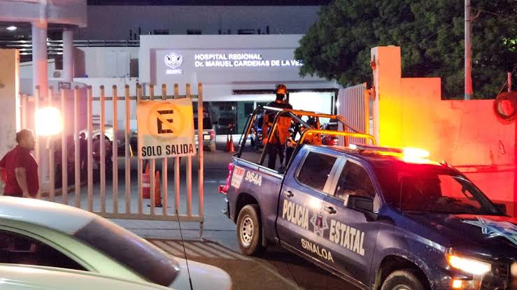 Patrulla de la policía estatal en hospital del Issste