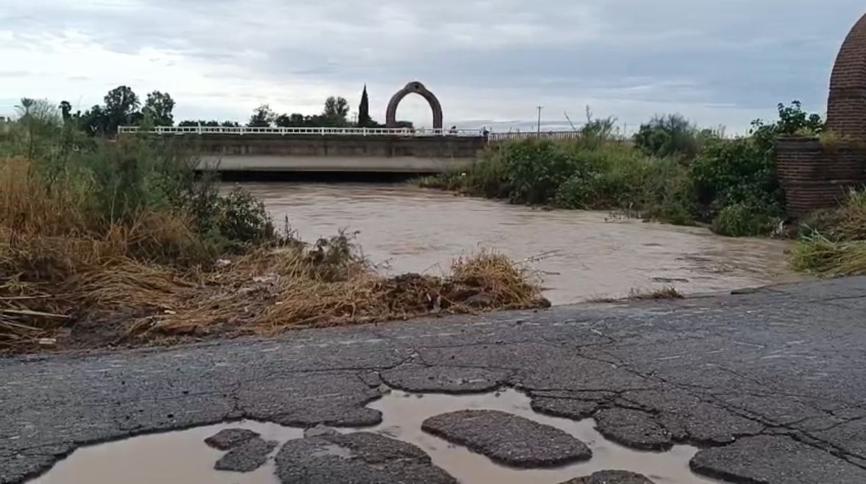 por lluvias canales desbordados en zona rural de culiacan