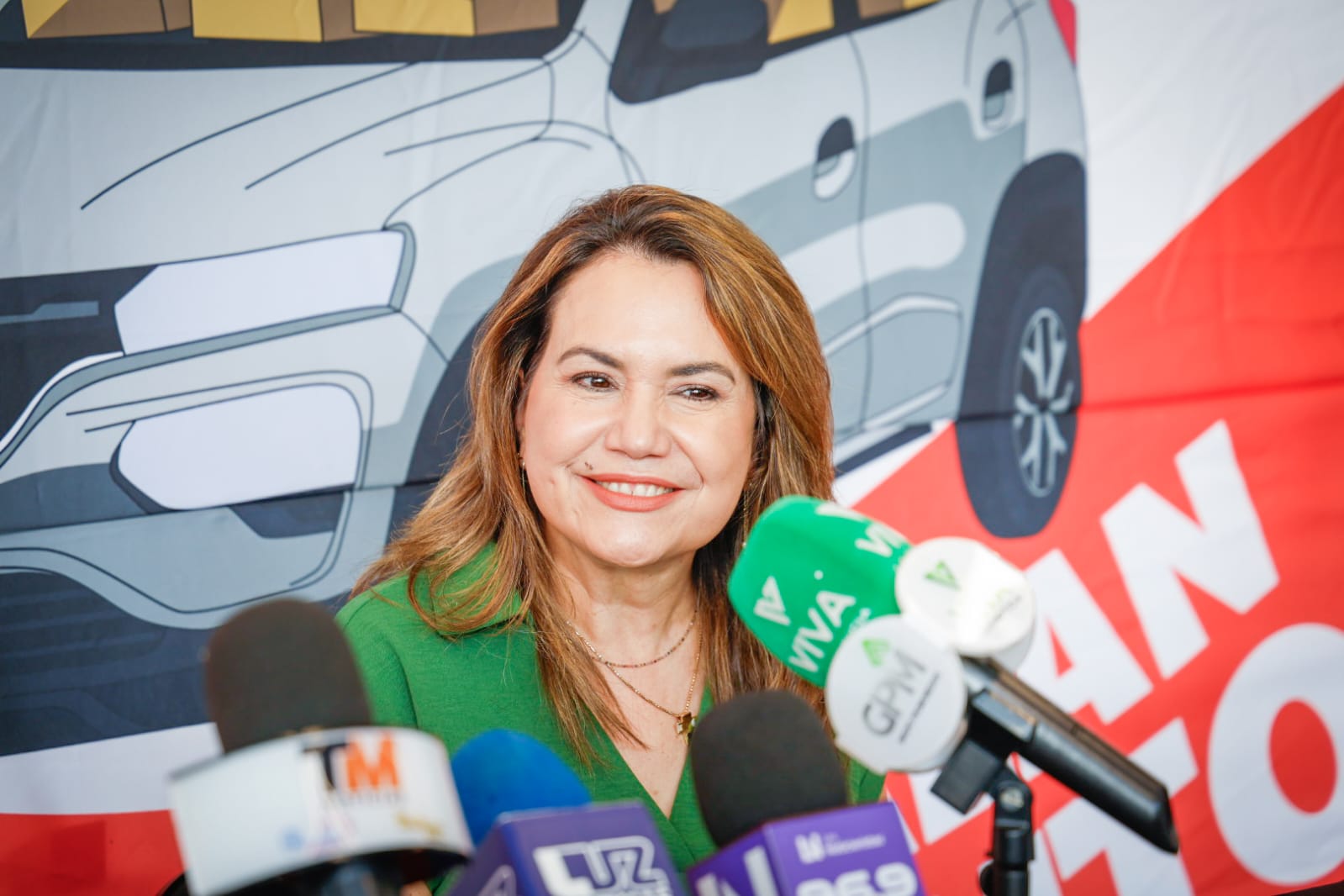 presentacion del sorteo del auto renault en coordinacion con calzzapato