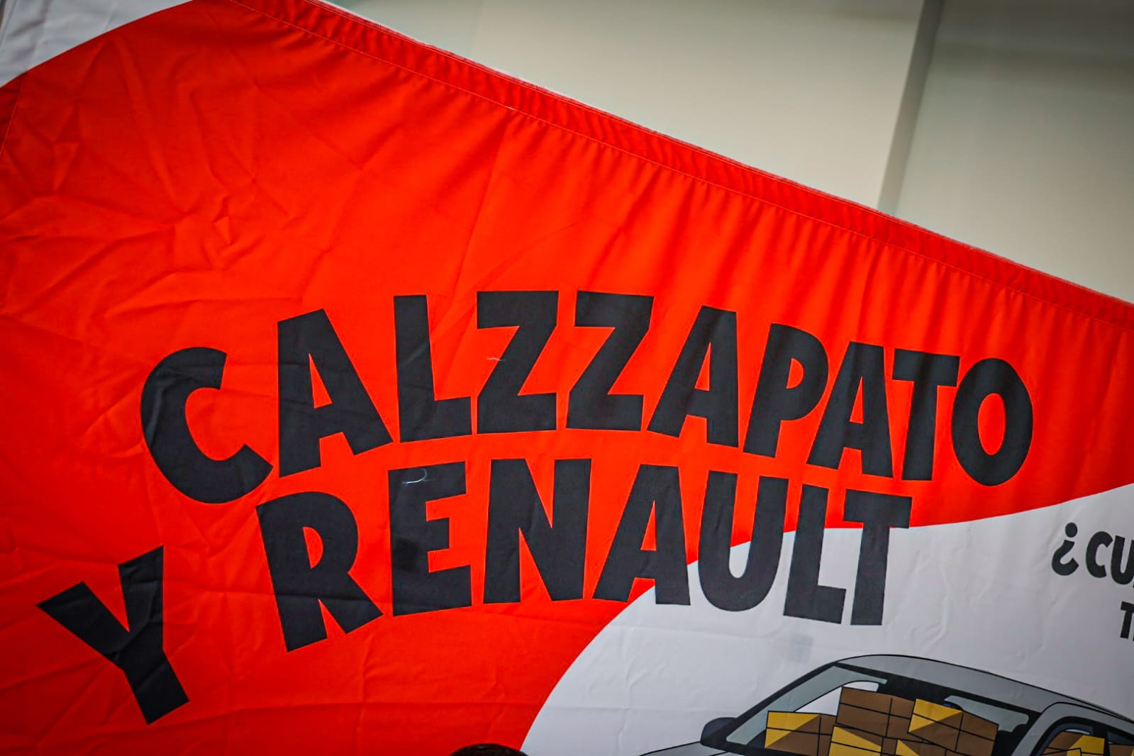 presentacion del sorteo del auto renault en coordinacion con calzzapato