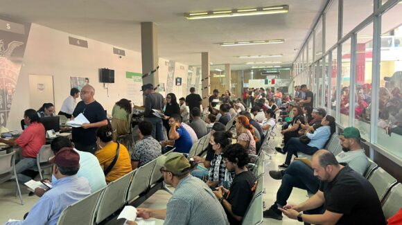 ¡Aprovecharon el descuento! Gobierno municipal de Guasave, Sinaloa, regulariza placas de unidades oficiales