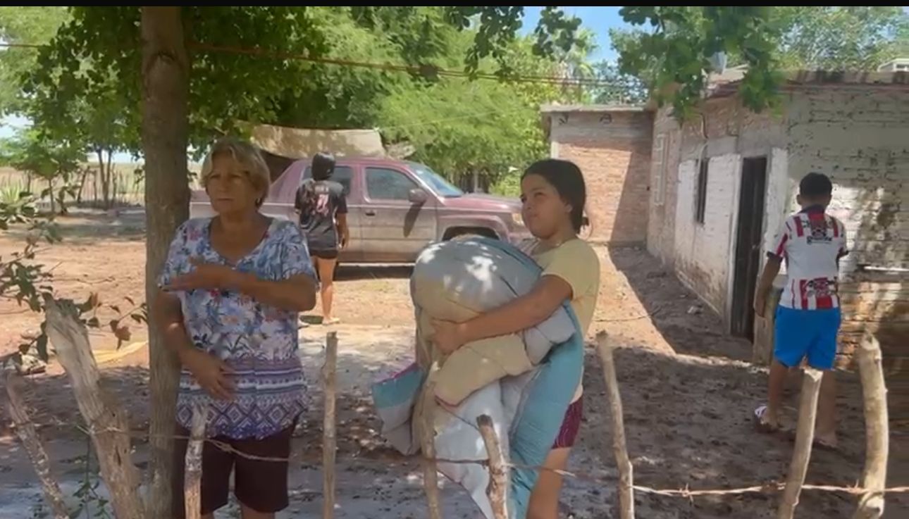 Elementos de protección civil en servicio