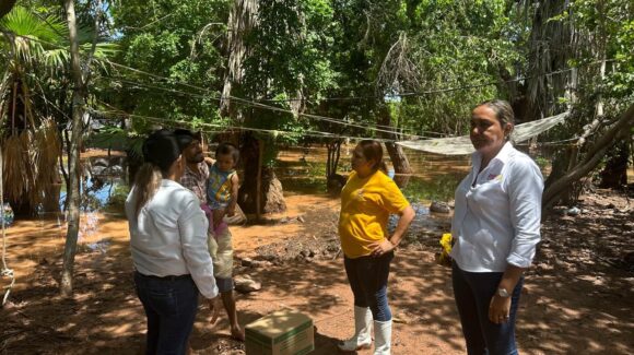 Ayuntamiento de El Fuerte atienden a familias afectadas por lluvias en Las Panguitas y Producto de la Revolución
