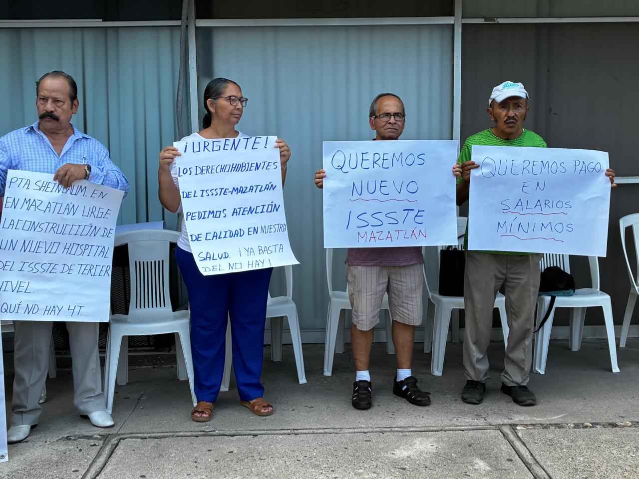 Protesta de derechohabientes del ISSSTE en Mazatlán, Sinaloa