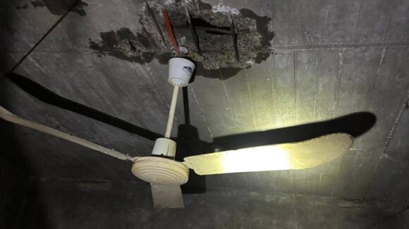 Rayo impacta vivienda en Villa Unión, Mazatlán, Sinaloa, y deja a dos personas lesionadas
