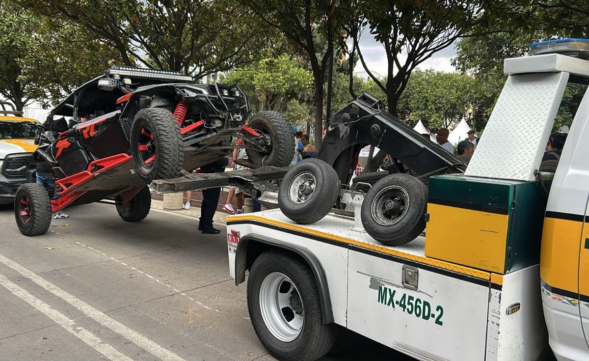 Razer asegurado en rodada de Sandra Cuevas en CDMX