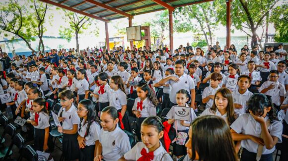 Alumnos regresaron a las aulas entusiasmados por reencontrarse con sus amigos y aprender cosas nuevas