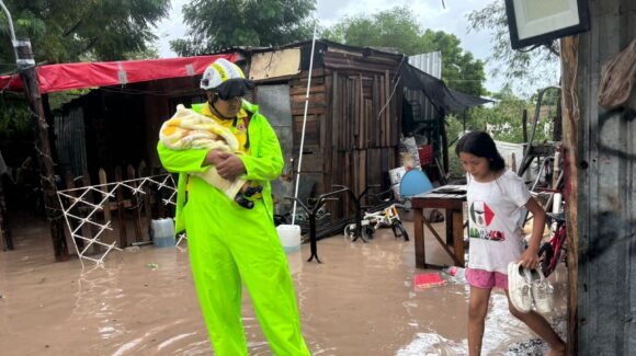 Tras la lluvia de “Lorena”, ya son 60 personas resguardadas en Ruiz Cortines, Guasave