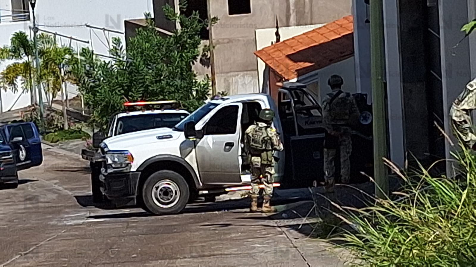 residencia y vehiculos quemados en colinas de san miguel culichi